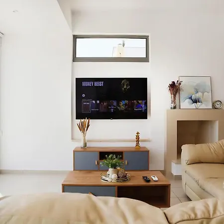 Amazing In Miliou-paphos With Wifi Holiday home *