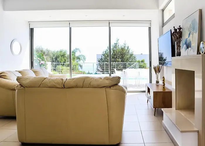 Prázdninový dům Amazing In Miliou-paphos With Wifi *