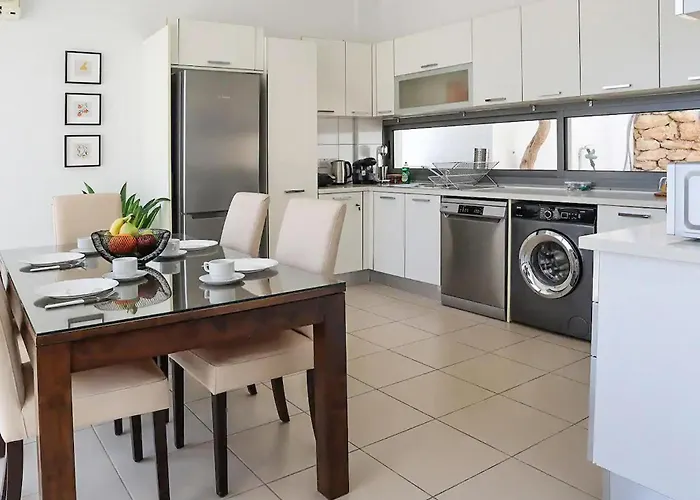 Vakantiehuis Amazing In Miliou-paphos With Wifi